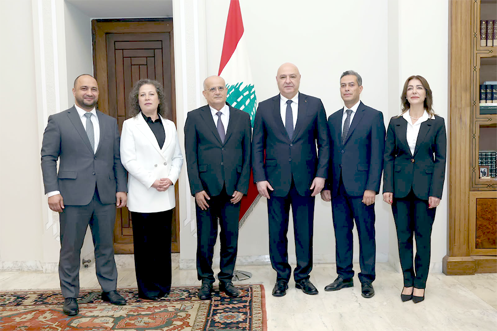 قسم اليمين من قبل رئيس وأعضاء هيئة الشراء العام أمام فخامة رئيس الجمهورية